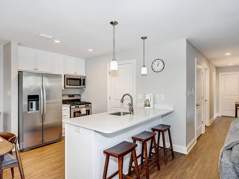 609 N Reus St — Photo 11