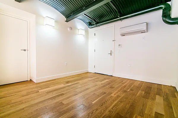 Rented by Nooklyn NYC LLC | media 41