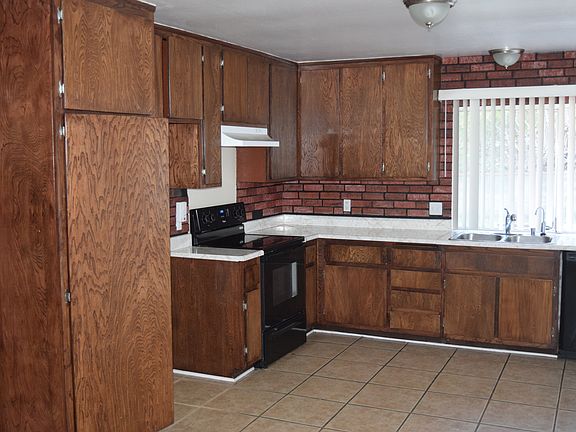 5th image of 1826 E Woodgate Dr