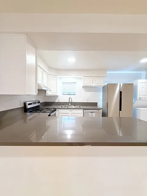 2 bed, 850 sqft, $1,800 — Photo 3