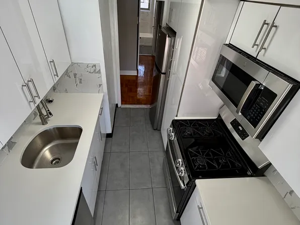 (undisclosed Address), Fresh Meadows, NY 11365