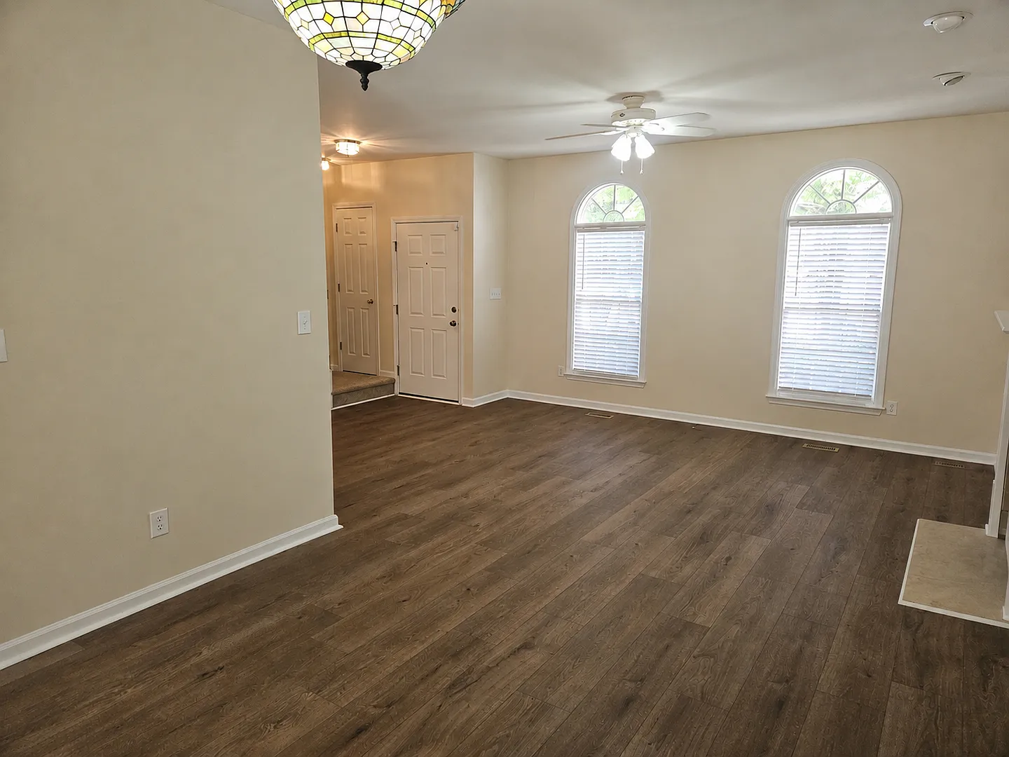 Incredible end unit townhome!! 3br/2.5ba, sunroom, great schools!! Available Now! — Photo 4