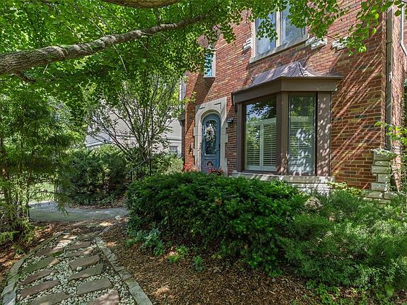 3rd image of 8145 University Dr
