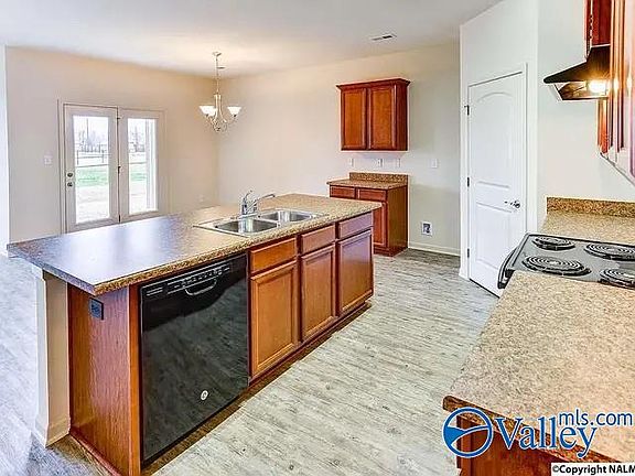 4th image of 121 Pine Landing Dr