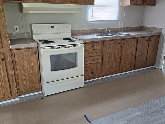 4th image of 300 Nicole Dr