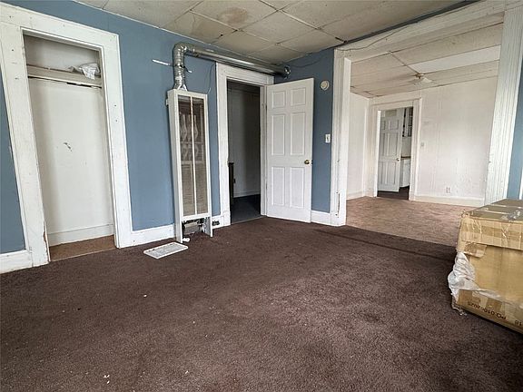 4th image of 99 Robinson St