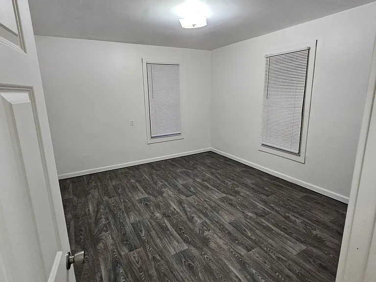 174 Strong Ave #2 — Photo 8
