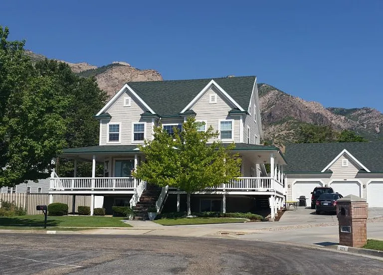 Front view of home.