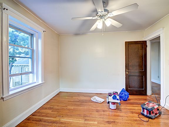4th image of 32 Greenwood Ave APT 6