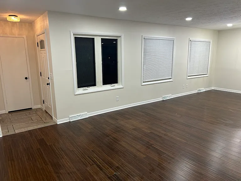 4044 S Broadway Ave — Photo 7