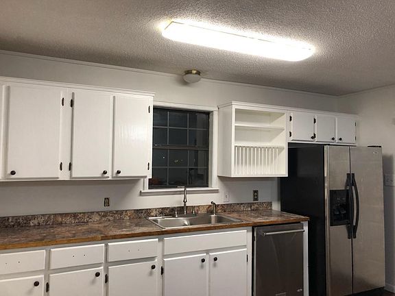 5th image of 115 E Avenue G