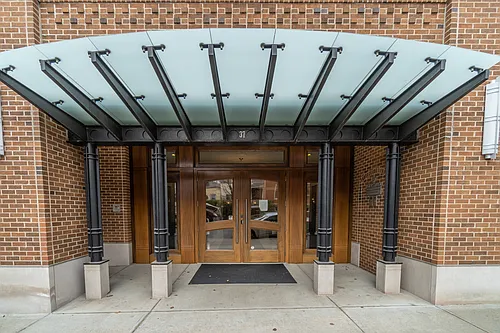37 Henry St #401 Photo 1