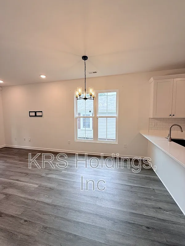 3 bed, 2.5 bath, 1193 sqft, $1,900 — Photo 4