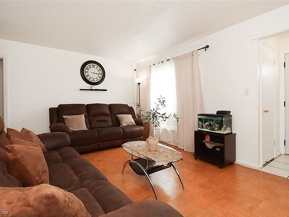 4th image of 15806 Puritas Ave