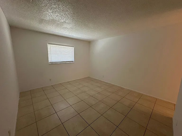 7827 NW 39th Ct — Photo 10