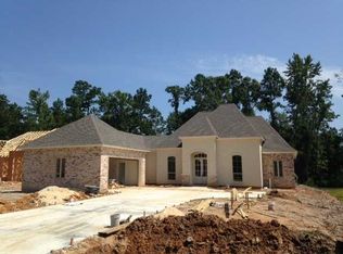 216 Belle Pointe Dr, Madisonville, LA 70447