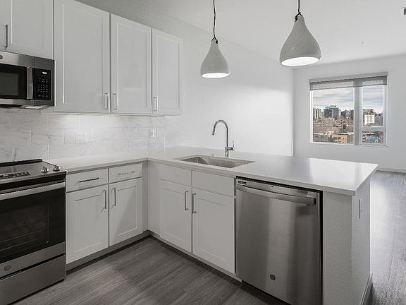4th image of 399 Grant St #731