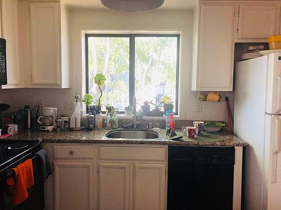 5th image of 205 Cypress Pl