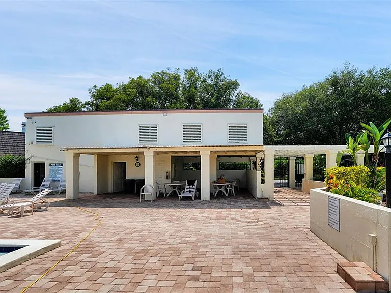 15217 W Pond Woods Dr — Photo 64