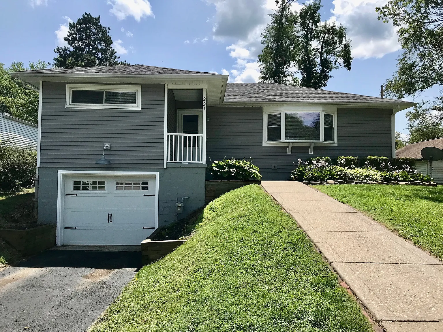 221 E Cherry St photo 1