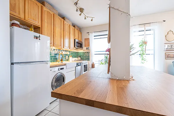 Sold by Brick&Mortar | media 5