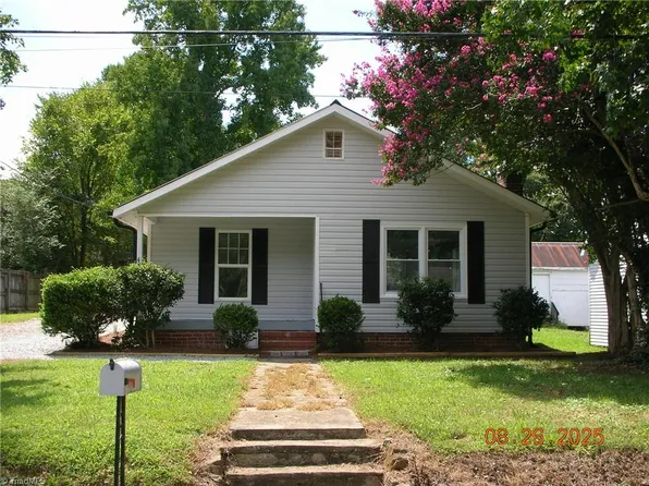 45 W Finch Ave, Denton, NC 27239