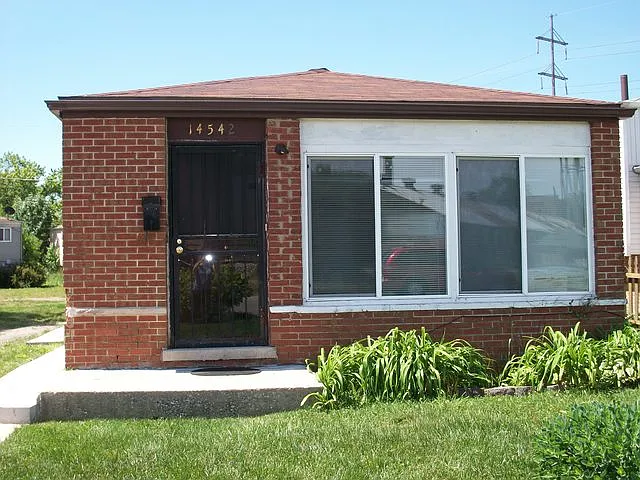 14542 Spaulding Ave photo 1