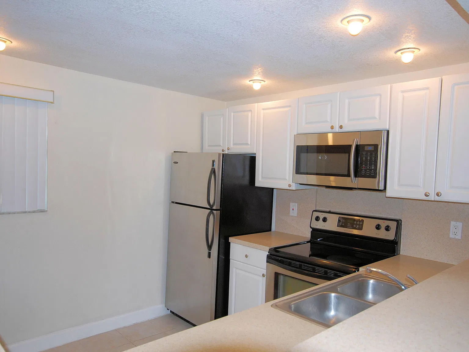 2 bed, 1.5 bath, 840 sqft, $1,950 — Photo 1