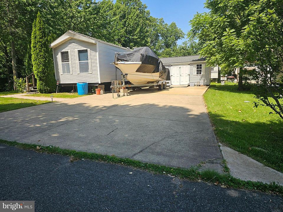1st image of 274-275 Hoonah Lane Gln #3