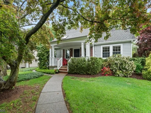 4 Westview Pl, Midland Park Boro, NJ 07432