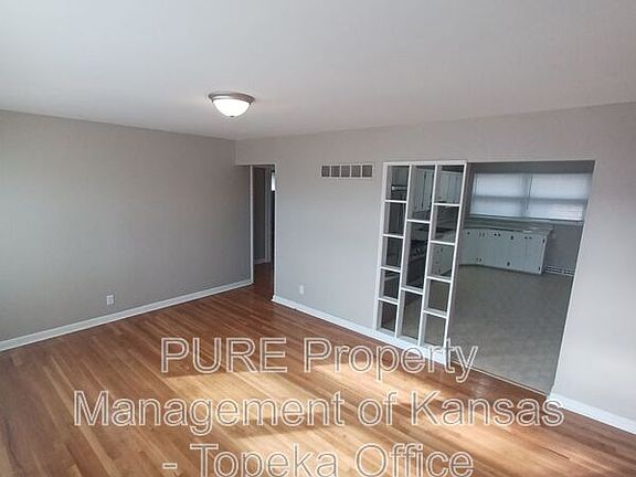 2nd image of 2117 SW Van Buren St