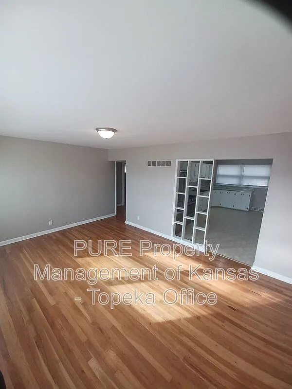 Building Photo - 2117 SW Van Buren St