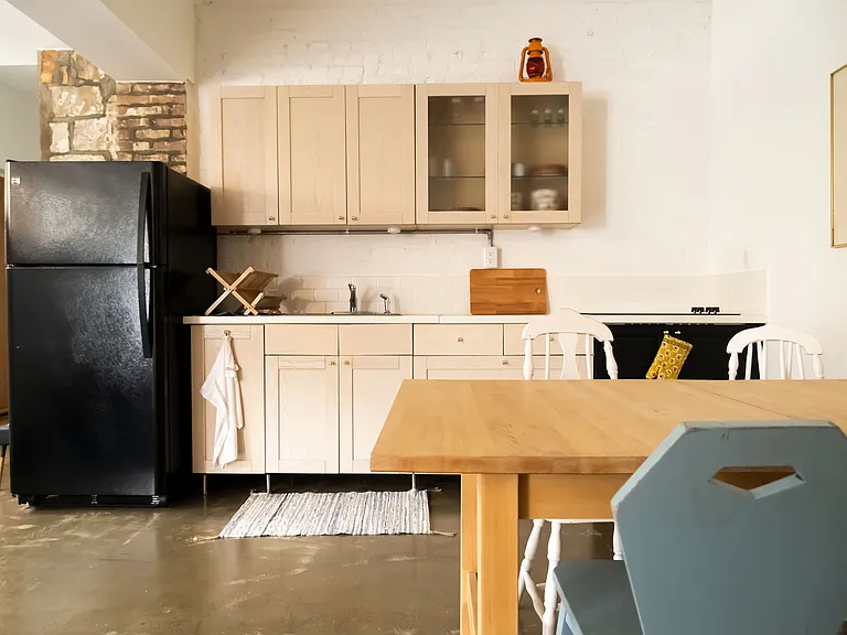 424 Van Brunt St #2 — Photo 10