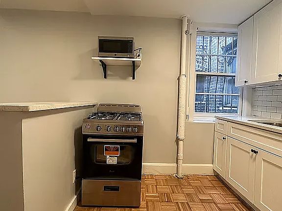4th image of 422 W 56th St APT 11