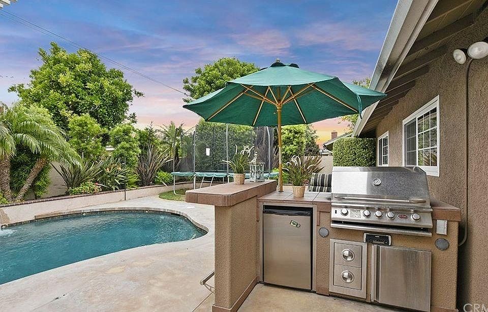 1st image of 6511 Paris Cir