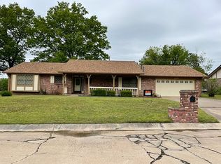 1121 Woodlawn Dr, Miami, OK 74354