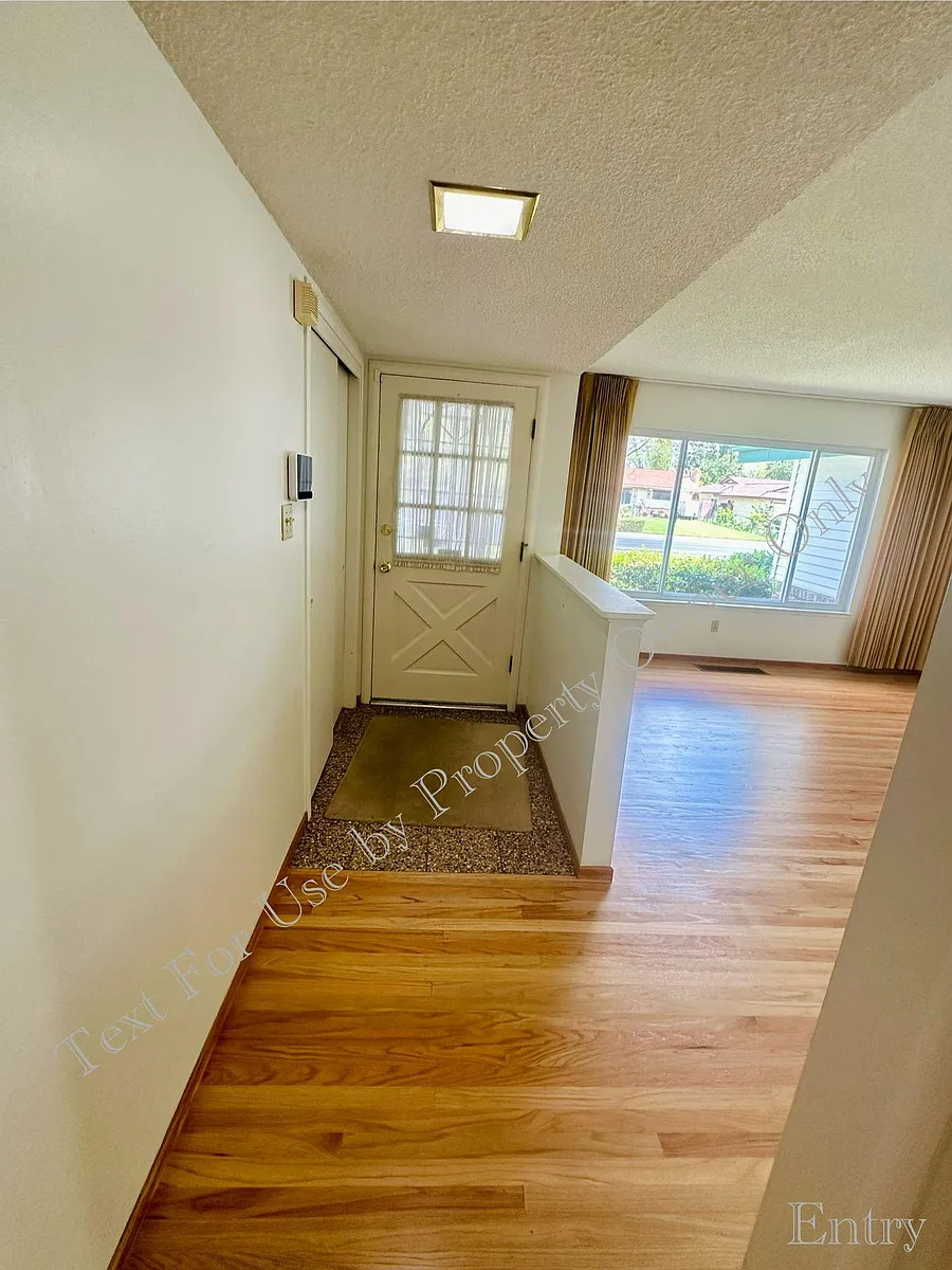 Entry - 2418 Aramon Dr