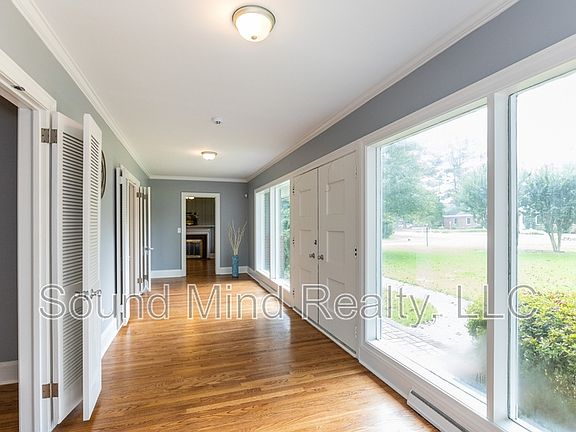 4th image of 3504 Hawthorne Rd