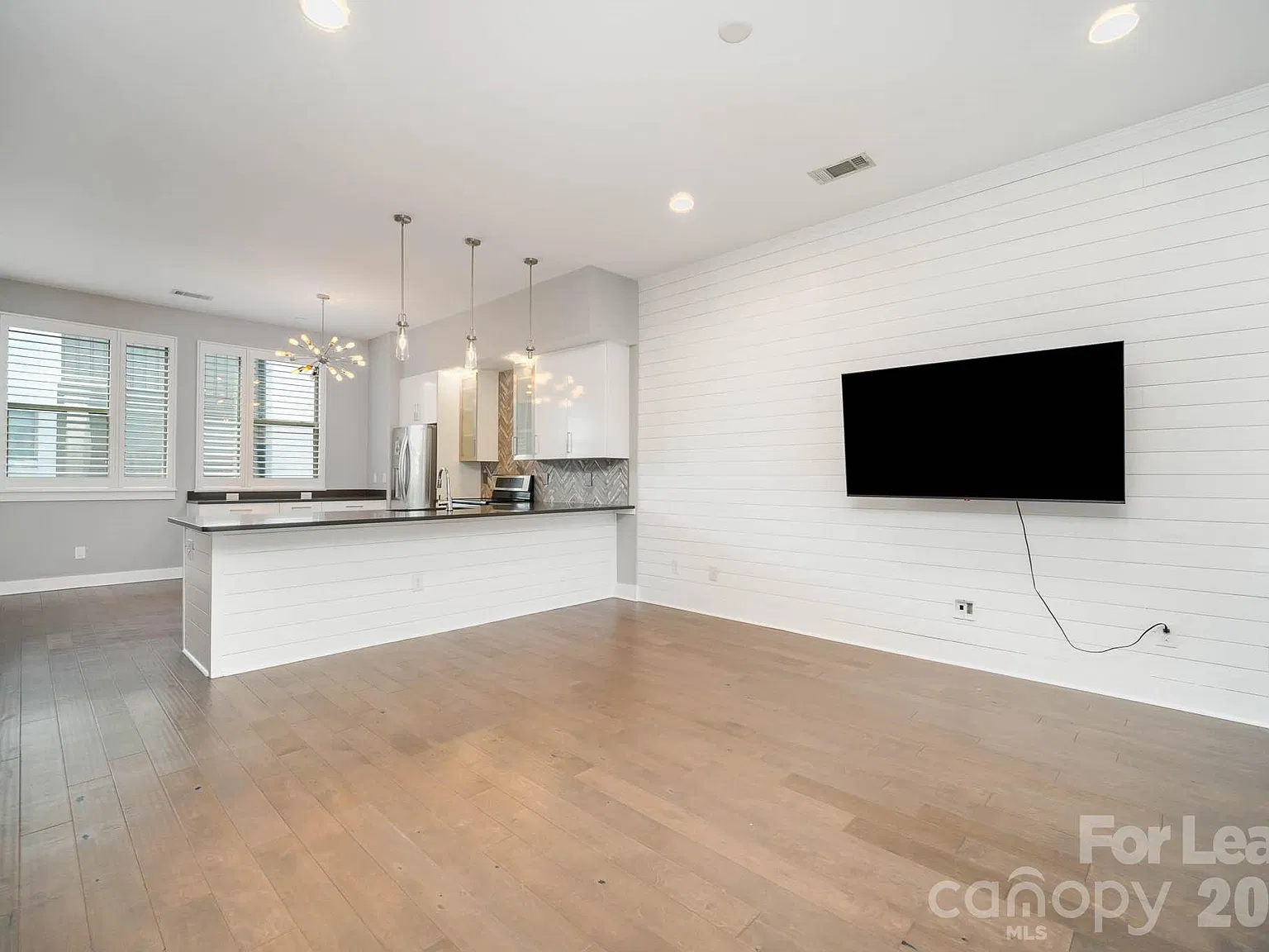 2 bed, 2.5 bath, 1995 sqft, $4,500 — Photo 2