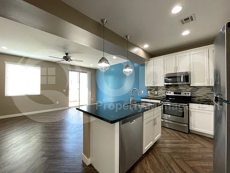 1264 E Curry Rd — Photo 7