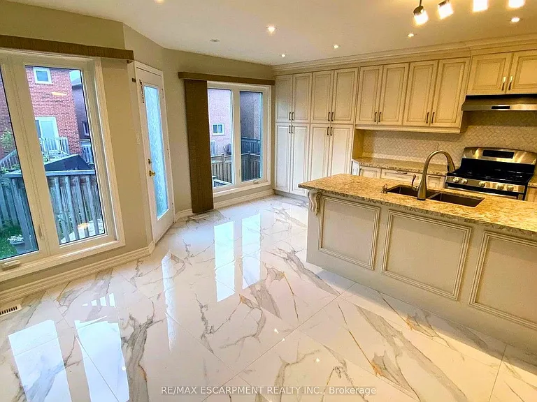 3824 Milkwood Cres — Photo 10