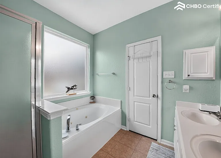 Primary bath alternate view