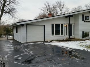 18011 W Kewaunee Dr, Grayslake, IL 60030