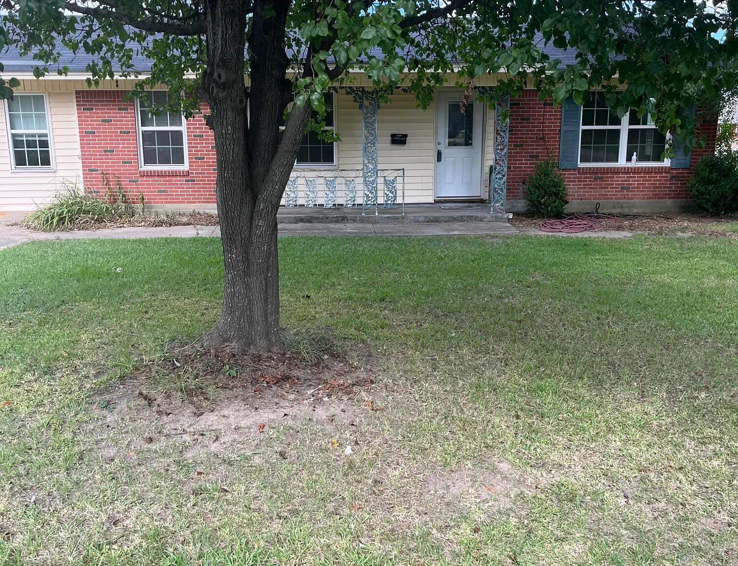 3 bed, 1.0 bath, 1100 sqft, $1,250 — Photo 1