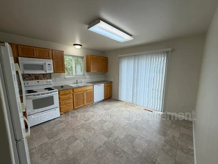 3627 Glenbarr Ct — Photo 5