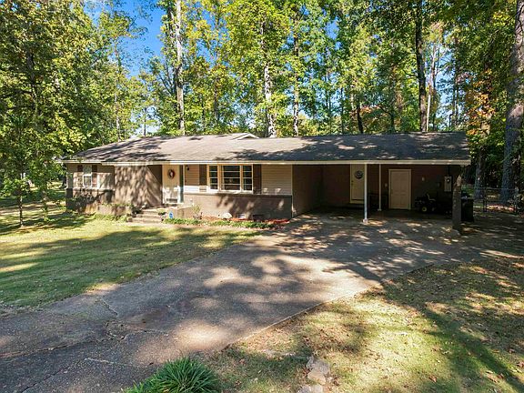 3rd image of 18 Dogwood Ln