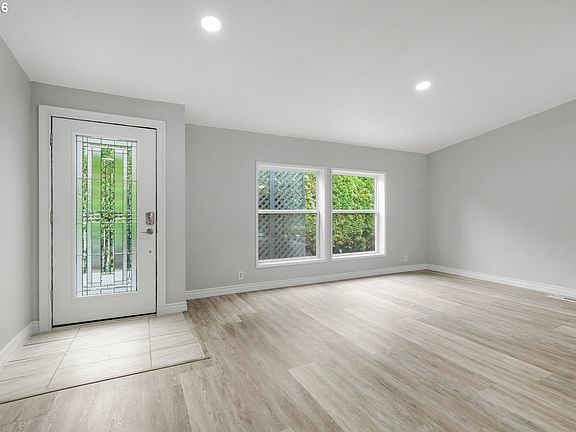 4th image of 1655 S Elm St Unit 502