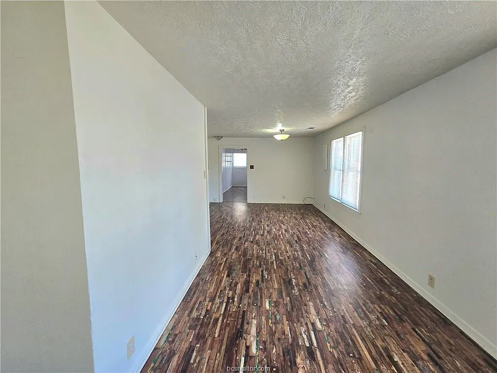 3 bed, 1104 sqft, $1,350 — Photo 3