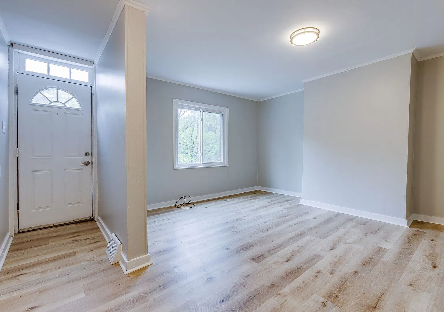 2 Bedroom 1 Bathroom Single Family Home w/finished attic ! (Perry South Neighborhood) — Photo 3