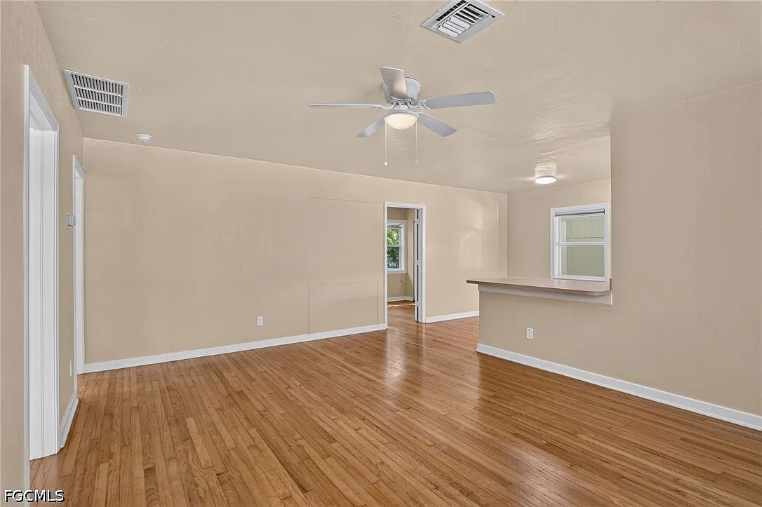 3 bed, 2.0 bath, 1034 sqft, $1,800 — Photo 4